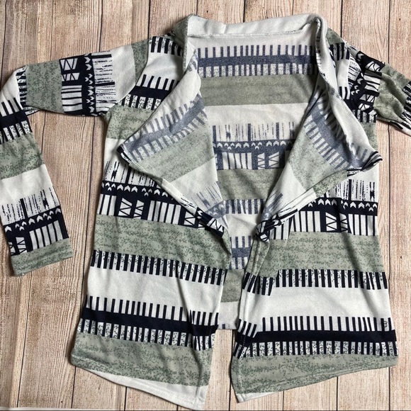 Lightweight Patterned Cardigan - Picture 2 of 12